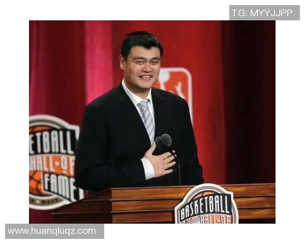 姚明最新登场引发热议球迷期待他的精彩表现与未来发展