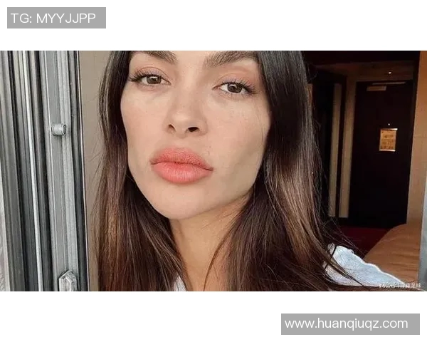 足球明星的妻子因压力染白发展现坚韧不拔的爱情故事